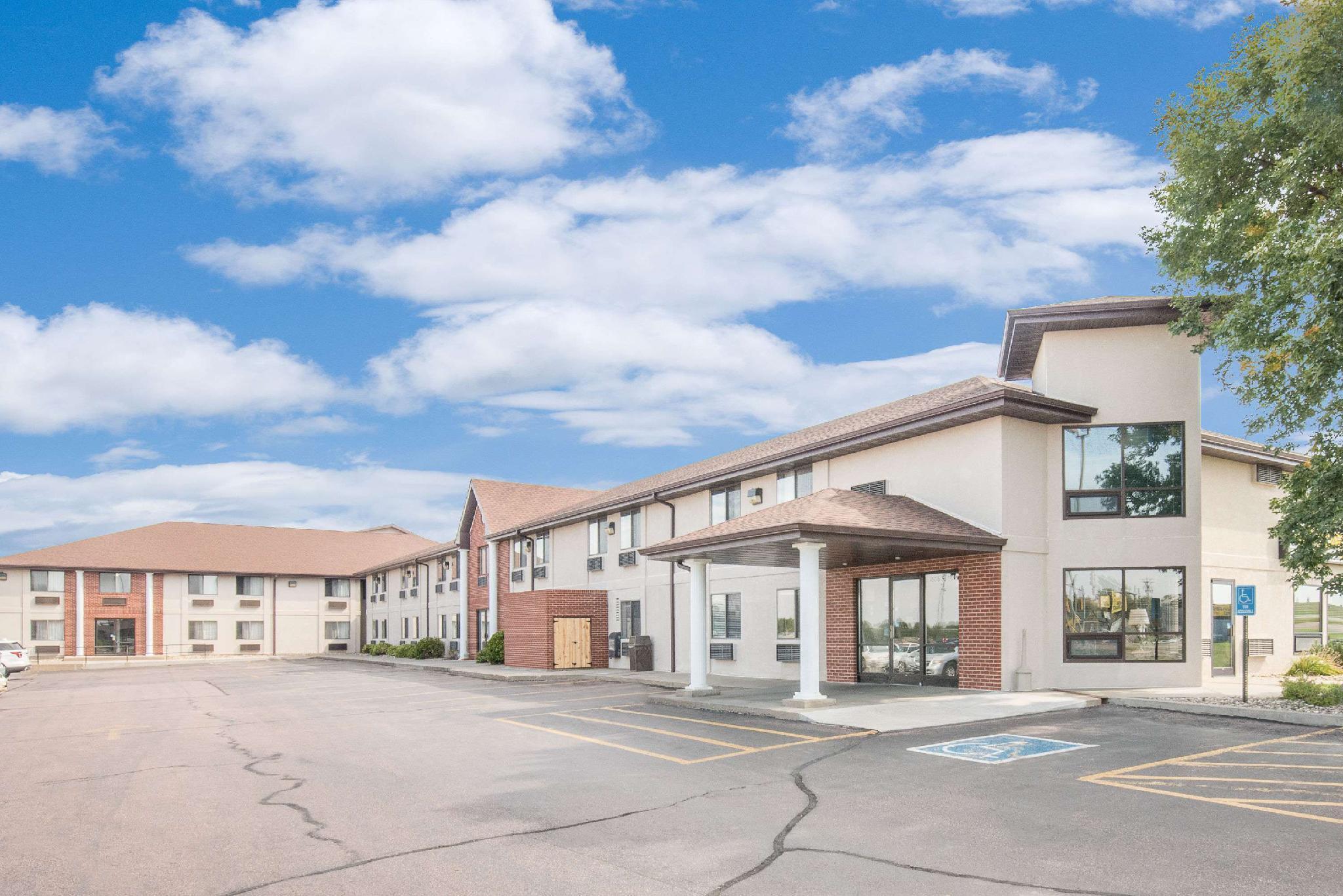 Days Inn By Wyndham Mitchell Sd Экстерьер фото
